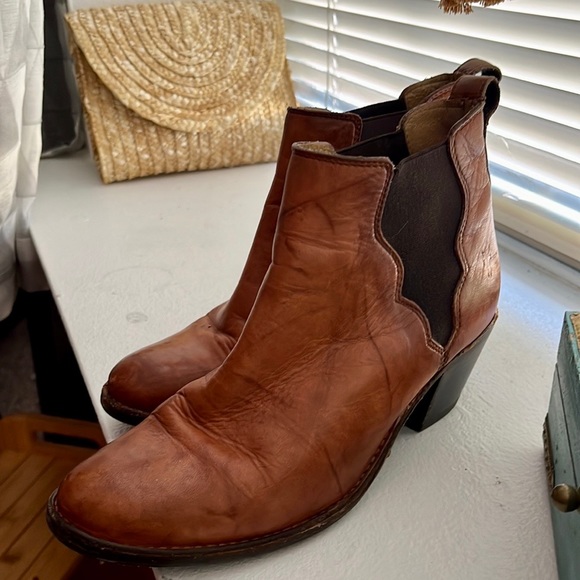 Frye Booties ❤️❤️❤️ - Picture 4 of 4